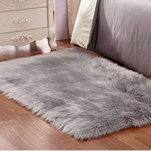 Faux Rug (Gray)